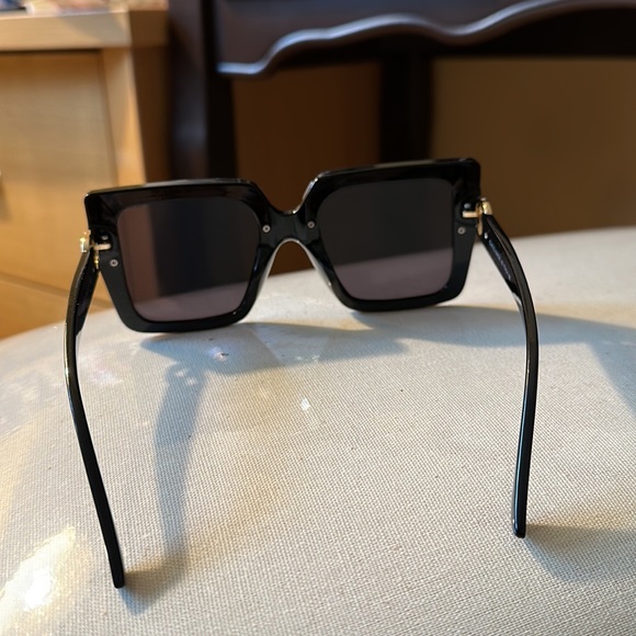 Gucci Sunglasses - Picture 4 of 4